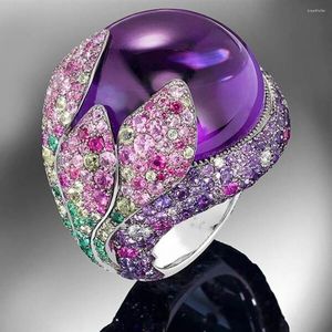 Anillos de racimo Huitan Precioso colorido Cubic Zircon Violeta Perla de imitación para mujeres Fiesta de baile Delicado Anillo de regalo Lady Joyería de moda