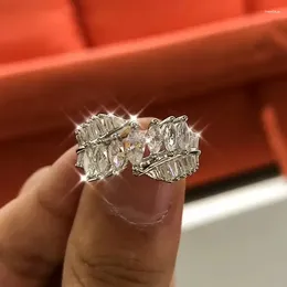 Clusterringe Huitan Unregelmäßig geformte Damen mit geometrischem Zirkonia Mode Vielseitiger weiblicher Ring Exquisites Geschenk Mädchenschmuck