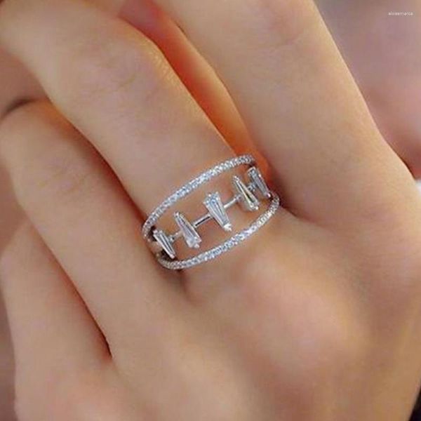 Anillos de racimo Huitan Sparkling Cubic Zirconia para mujeres Moda Diseño contraído Lujo Fiesta femenina Regalo de lujo Declaración Joyería