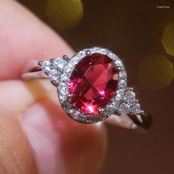 Anneaux de cluster Huitan Vintage rouge ovale cubique zircone femmes bague CZ pierre noble mère/grand-mère cadeau rétro fête doigt brillant bijoux