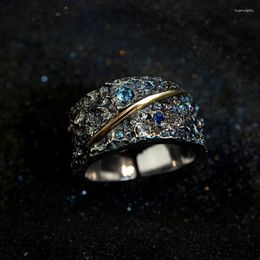 Salons de cluster en 925 Silver Black incrusté Starry Sky Blue Gemstone Couple pour les femmes et les hommes Radiant Creative Light Luxury Bijoux