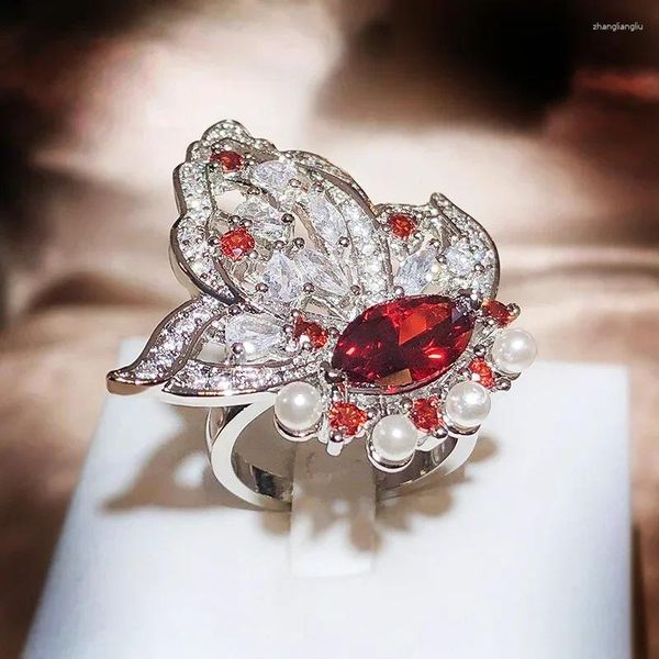 Bagues de cluster en perle de luxe éblouissante papillon rouge brillant pour les femmes bague de fiançailles exquise mariage 925 bijoux en argent cadeau