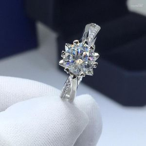 Bagues de cluster Inbeaut 18 carats plaqué or blanc excellente coupe 1 ct D couleur passe diamant test moissanite bague de flocon de neige 925 argent mariage