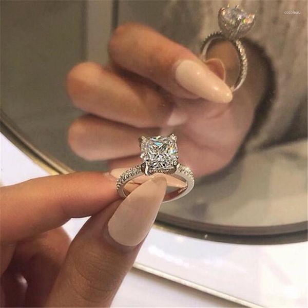 Anillos de racimo Ins Venta superior Joyas de lujo Real 925 Forma de cojín de plata esterlina Topacio blanco CZ Diamante Piedras preciosas Mujeres Boda Anillo de corona