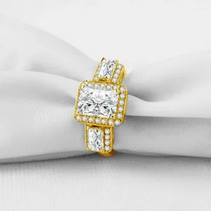 Bagues de cluster IOGOU Unique Weddingd Bijoux Pure 10K Or Jaune Trois Pierre Bague de Fiançailles Radiant Cut 2.0 Moissanite Diamant