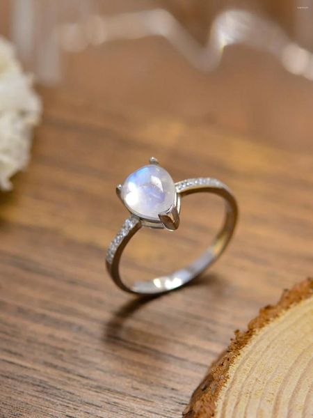 Bagues de cluster Japon et Corée du Sud Cool Wind S925 Sterling Silver Droplet Moonlight Stone Micro Zircon Bague Femme Petit Bijoux