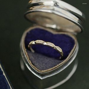 Anillos de racimo Versión japonesa y coreana de un anillo de diamantes de una sola fila Personalidad Damas simples para novia Regalo de moda exquisito