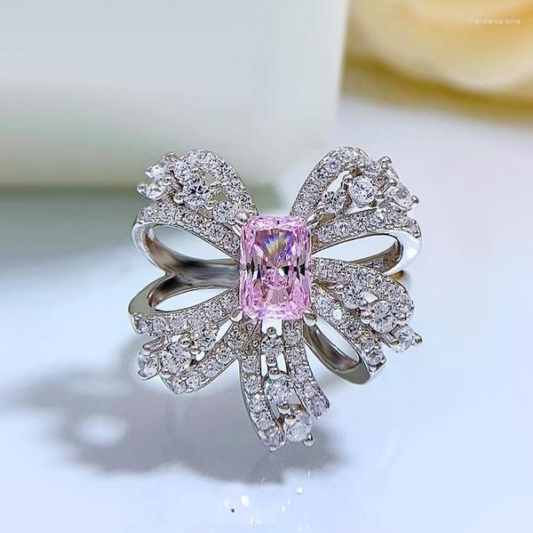 Bagues de cluster Bijoux 2023 Bow Simulé Diamant à haute teneur en carbone S925 Sterling Silver Luxury Surround Set Vintage Bague rose
