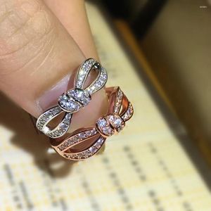 Anillos de clúster Joyas 925 Silver Jeux de Liens Series Bow Diamond Ring Platinum Compromiso de compromiso de mujeres