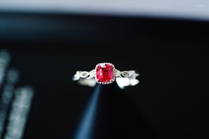Bagues en grappe JHY Or massif 18 carats Nature Spinelle rouge Pierres précieuses Diamants pour femmes Bijoux fins Présente l'avertissement à six mots