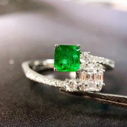 Anillos de racimo JY2024 2683 Joyería fina esmeralda 18k oro real natural verde vivo 0.44ct piedras preciosas masculinas para el anillo de los hombres