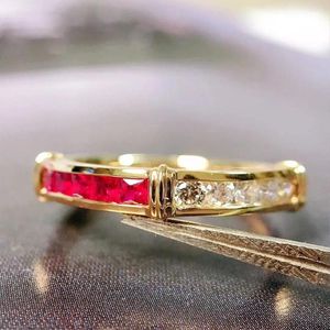Cluster Ringen JY2024 No.12740 Ruby Natuurlijke 0.42ct Rode Edelsteen Pure 18K Gouden Sieraden Voor Vrouwen Diamanten