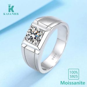 Cluster ringen Kasanier S925 Sterling Silver Plating Platinum Color Full 1ct Moissanite Ring voor mannen Wedding Briljant Lab Diamond Fijn