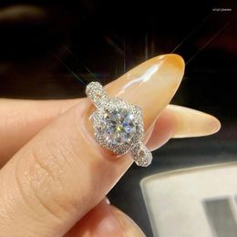 Cluster anneaux KNB Sparkling 1CT D Color Certifié Moisanite Diamond Wedding For Women Real 925 Silver Silver Top Quality Fine Bijoux