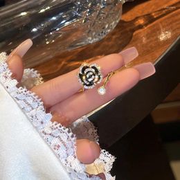 Cluster anneaux coréens élégant camélia noir pour femme luxe en forme de rose en forme de rose ouverture anneau réglable Bijoux de mariage