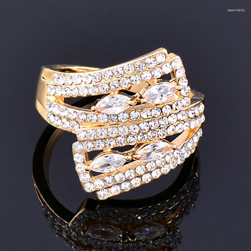 Clusterringe Leeker Trend glänzender ovaler Kristall für Frauen Gold Silber Color Solid Hohlring Weibchen Mode Schmuck Zd1 XS6