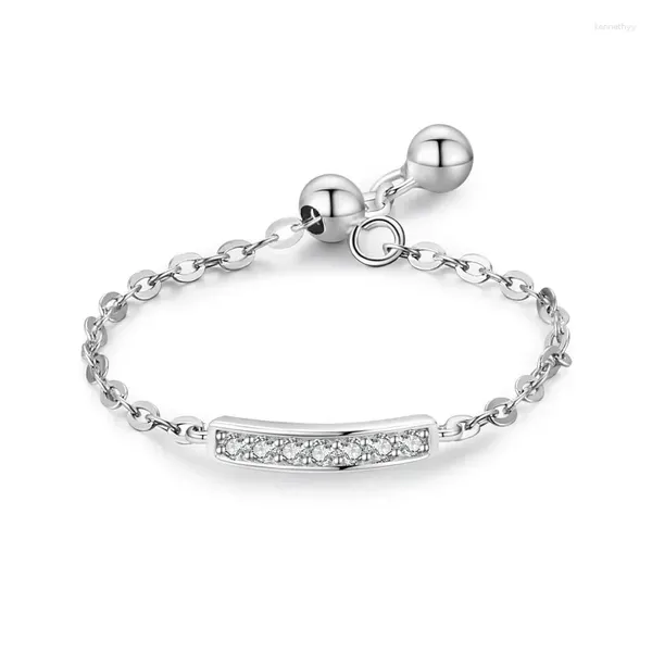 Cluster anneaux légers luxueux 925 Anneau diamant étincelant géométrique argenté adapté aux femmes européennes et américaines avec Instagram ajusté