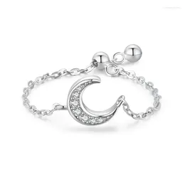 Cluster anneaux légers luxueux 925 Anneau de diamant étincelant de lune en argent sterling pour l'actrice femelle élégante chaîne ouverte