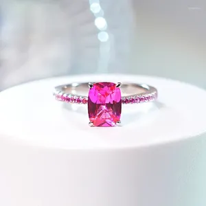 Cluster ringen lichte luxe roze roze toermaline 925 zilveren niche ring set met veelzijdige veelzijdige mode -bruiloft sieraden met hoge koolstof diamant