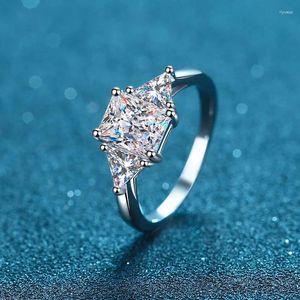 Bagues de cluster LORIELE 3 Moissanite Diamond Emerald Cut Stone Bague de mariage Solid Silver Luxe Femmes Engagement