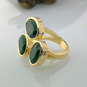 Bagues de cluster Luxe Vert Foncé Zircone Cubique Charmes De Mariage Couleur Dorée Métal Trois Têtes Remplies CZ Pierre Pour Femmes Bijoux