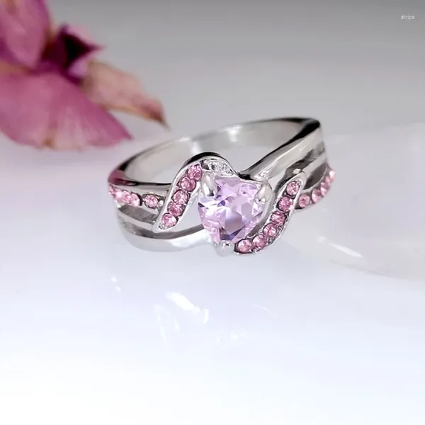 Cluster anneaux luxueux à la mode femelle scinaire rose ovale fretwork zircon pierre anneau argent tendance couleurs mignons bijoux pour femmes