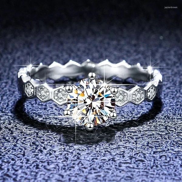 Cluster anneaux Luxury PT950 Platinum Ring Fashion Hive Design 1 Moissanite Diamond Engagement Eternity Jewelry Mariage Band