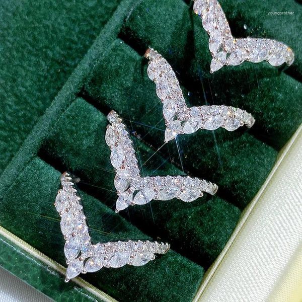 Anillos de racimo de lujo Color plata claro CZ para mujer Simple gran forma de V apertura anillo conjunto boda fiesta elegante joyería regalos