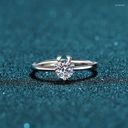 Cluster Ringen Luxe Wit Goud 18K Vrouwen 0.5ct Moissanite Diamanten Ring Leuke Eenvoudige Kleine Gewei Ondersteuning Geef Vriendin Geschenken Sieraden