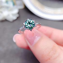 Bagues de cluster MeiBaPJ 1 Green Moissanite Gemstone Classic Flower Bague pour femmes 925 Sterling Silver Fine Bijoux de mariage