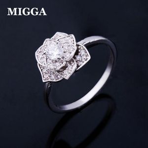 Cluster ringen migga elegante kubieke zirkonia camellia bloemring voor vrouwen wit goud kleur kristal bague party sieraden