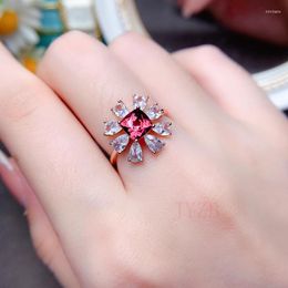 Bagues de cluster Bague de mariage de grenat naturel pour femmes 925 Sterling Silver Flower Design Style Birthstone Bijoux de mode