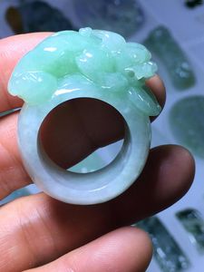 Bagues de cluster Naturel Myanmar Green Jade Bague sculptée à la main Brave Troops Jadeite Femmes Hommes Pierre Véritable Bijoux Intérieur 20mm