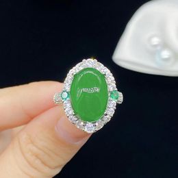 Anneaux de cluster Anneau de grade A-Grade Natural Myanmar Jadeite pour femmes Luxury Full Green Emerald Stones Residable 18K Fine accessoires