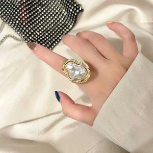 Anneaux de cluster Nouveaux anneaux de perle vintage Forme de forme d'or Ring ajusté en or pour les femmes 2023 Accessoires de bijoux de mode coréens240408