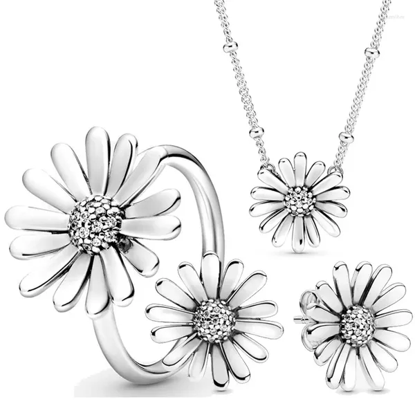 Cluster anneaux originaux 925 Sterling Silver Pave Daisy Flower Stat Statement Collier Ronde d'oreille avec cristal pour femmes Europe Gift Jewelry Ensemble