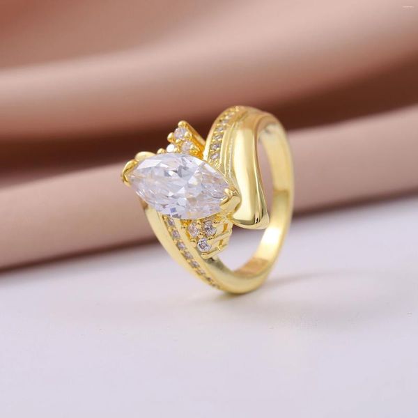 Anillos de racimo Adorno Piedra preciosa dorada Gema Ojo de caballo Anillo de circón Temperamento Estilo Cumpleaños Aniversario Regalo Dama