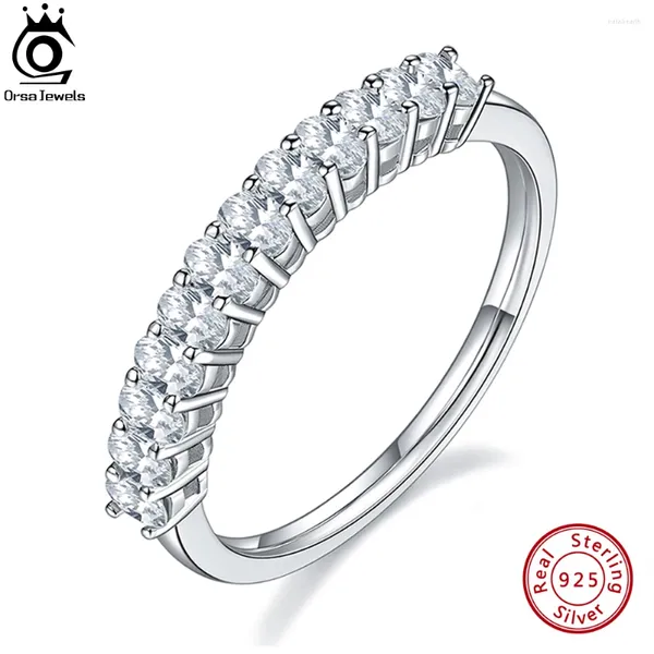 Anillos de racimo ORSA JEWELS Corte ovalado Moissanite Band 925 Sterling Silver Half Eternity Finger Ring para mujeres Proponer regalo SMR76