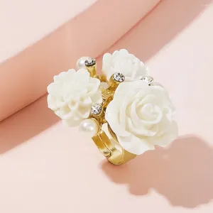 Anillos de racimo Personalidad Color oro Moda Dulce Resina Rosa En forma de anillo ajustable para mujeres Joyería de estilo nacional al por mayor