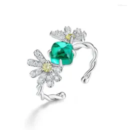 Anillos de racimo Petal Retro Retro Luxury Ring for Women S925 Silver incrustados Emerald Emerald Open Europe and America