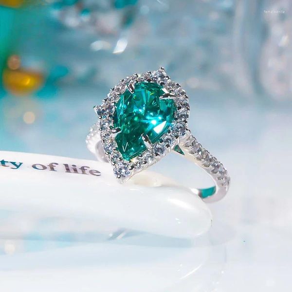 Anneaux de cluster Pt950 Platinum Light Luxury Bague incrustée d'émeraude en forme de goutte d'eau en forme de cristaux colorés haut de gamme bracelet de diamant vert