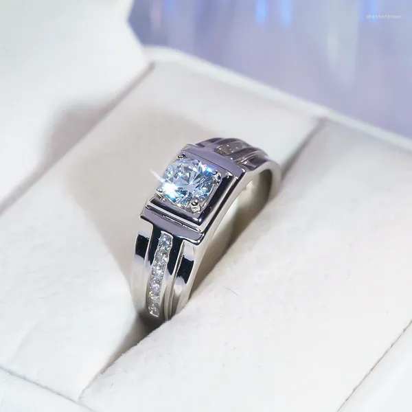 Bagues de cluster QINHUAN Real Moissanite Bague S925 Sterling Silver avec Platinum Pt950 Plaqué pour hommes Fine Bijoux Engagement Mariage