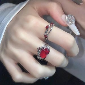 Cluster anneaux coeur de reliure rouge pour les femmes y2k rystal épines aime les bijoux ouverts bijoux goth esthétique de pierre en couches irrégulières