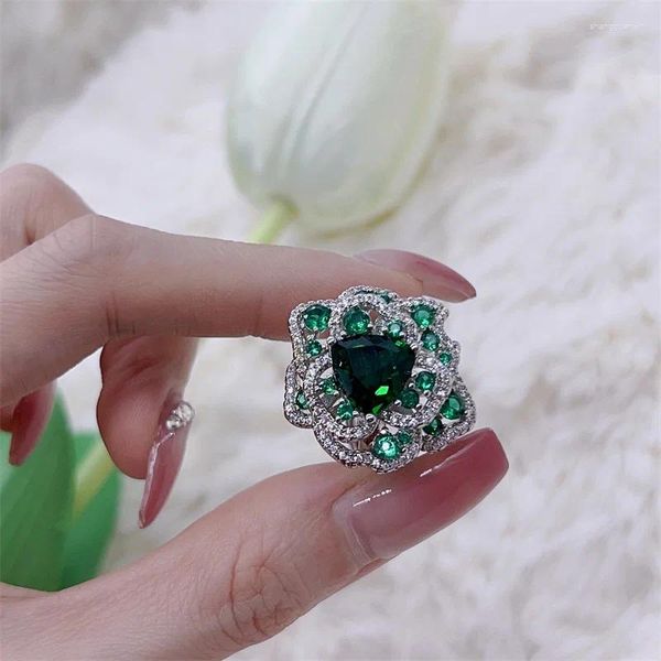 Anillos de clúster anillo de circón de circón de esmeralda retro para mujeres de moda de lujo flor verde de cuatro hojas fiestas de boda al por mayor