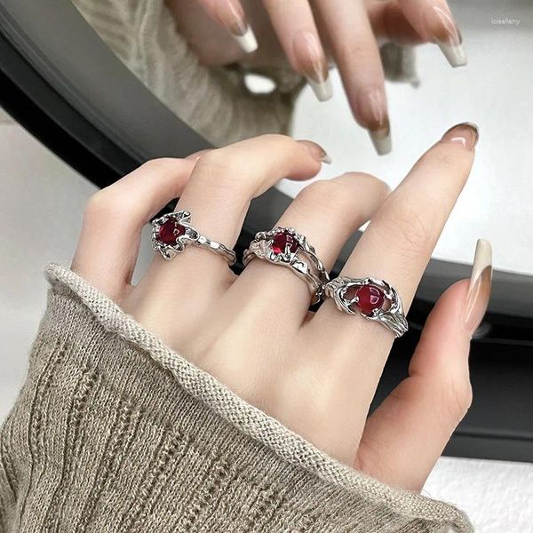 Bagues de cluster Rétro Creux Rouge Pierre Bague Pour Femmes Réglable Ouvert Irrégulier Vintage Liquide Femelle Bijoux Cadeau Accessoires