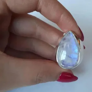 Anneaux de cluster Rétro Simulation Moonstone Bague pour femmes Bijoux Punk Style Atmosphère exagérée Femme Cadeau en gros