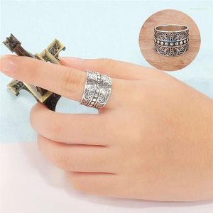 Anillos de racimo Estilo retro Punk Cara ancha Patrón de vid Anillo de mujer Moda Bohemia Versátil