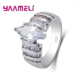 Cluster Anneaux Rosstal Crystal Cubic Zirconia Store Femmes Men Wide Surface Design Finger Brilliant 925 Bijoux en argent sterling