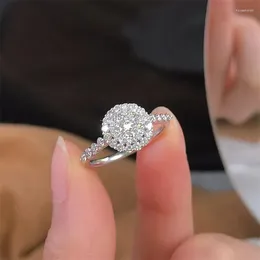Bagues de cluster romantique 925 en argent sterling pour femmes ronde pavé simulé bague de diamant bijoux de doigt fille cadeau en gros