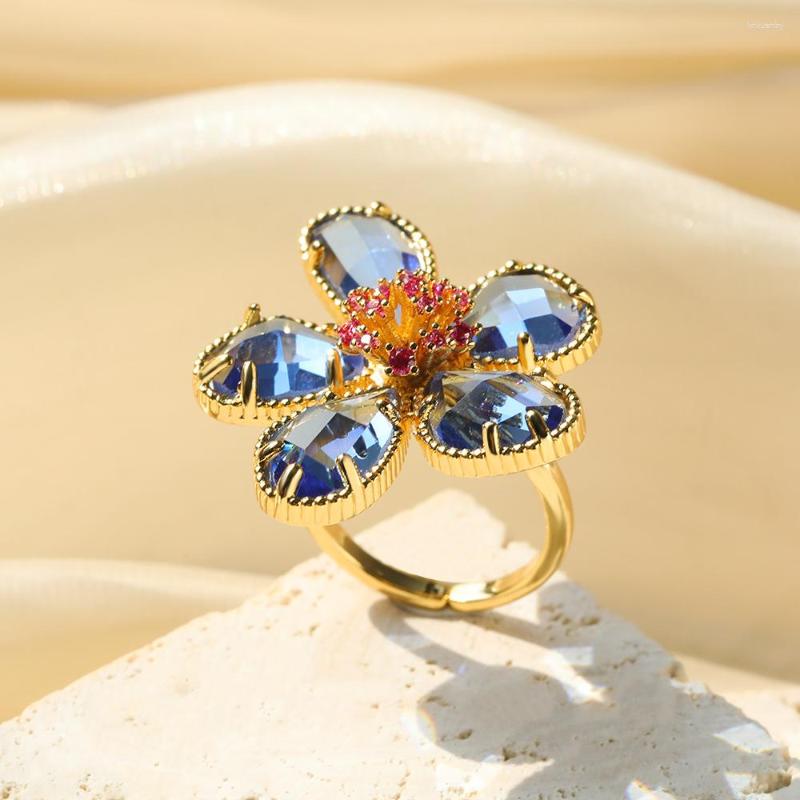 Кластерные кольца романтическое пятилетнее цветочное золото, мужчина для женщин, медный инкрустация Gemstone Blue Эстетические регулируемые ювелирные наборы